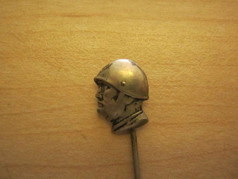 WW 2 Italian leader pin badge.